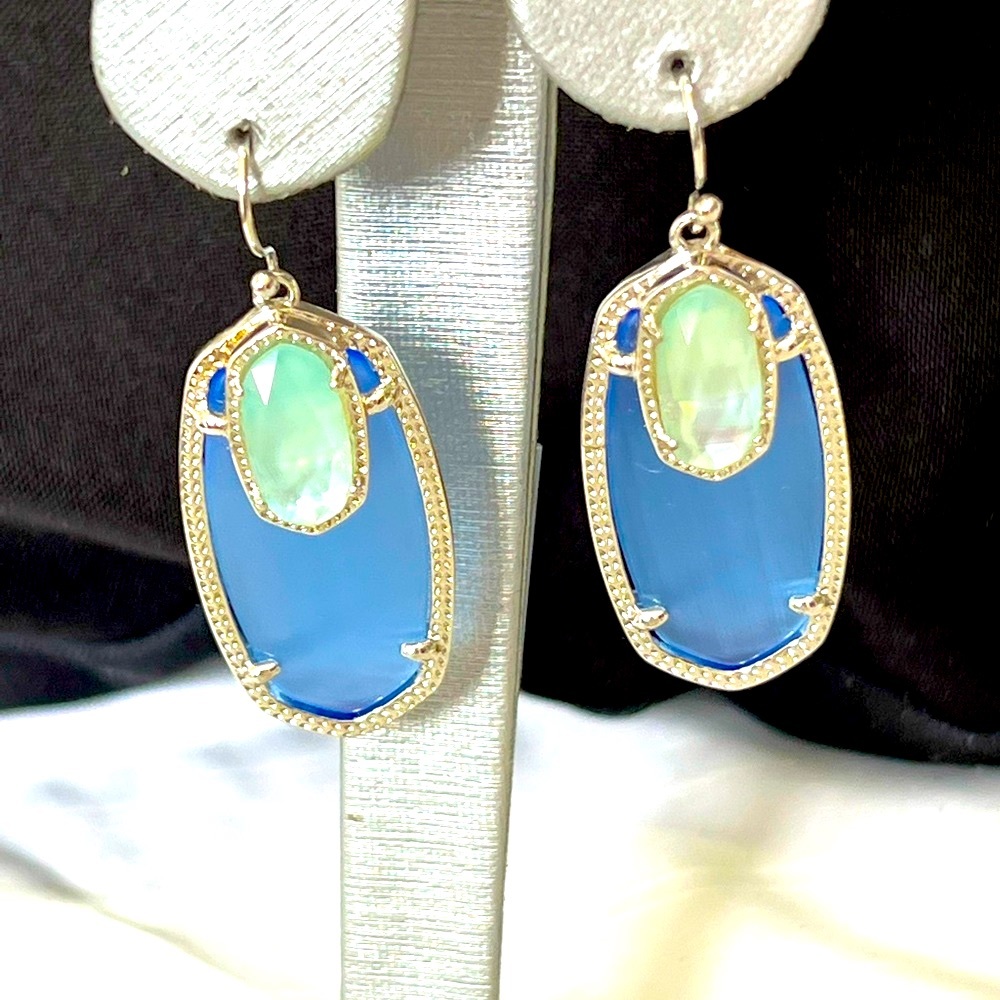 NWT Kendra Scott RARE Emmy Earrings Periwinkle Catseye Light Blue Illusion Silve - Picture 4 of 13